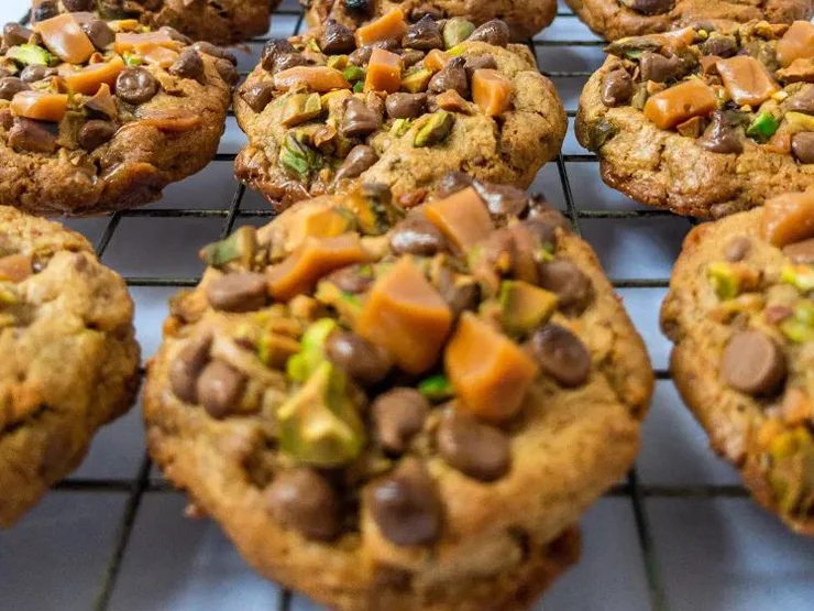 Pistachio Toffee Chocolate Chip Cookies – Gideon’s Bakehouse Copycat